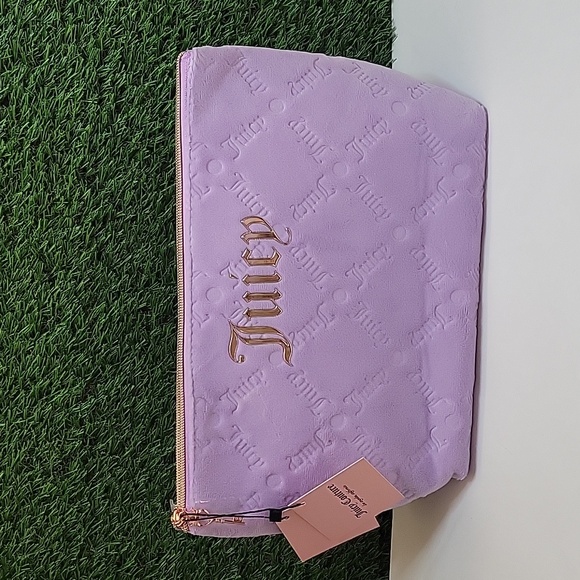 NWT JUICY COUTURE Travel Cosmetic Makeup Bag ,Wedge Pouch, Velour Lavender - Picture 1 of 17